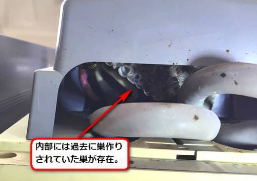 電気メーター蜂の巣